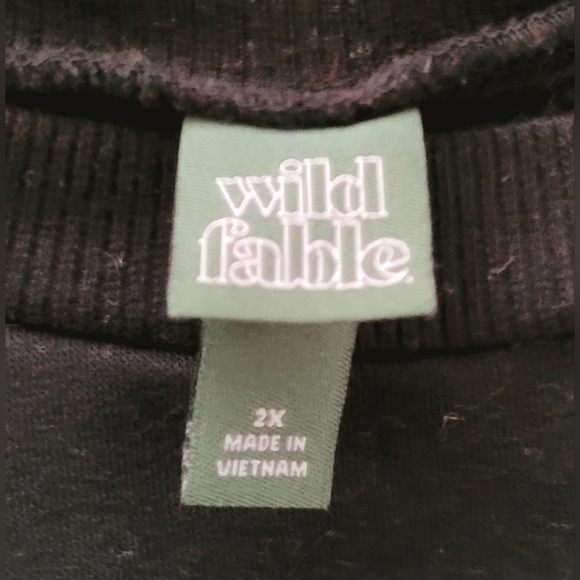 NWT Women's Plus Size Cropped Style Black Sweatshirt 2X - Picture 6 of 6